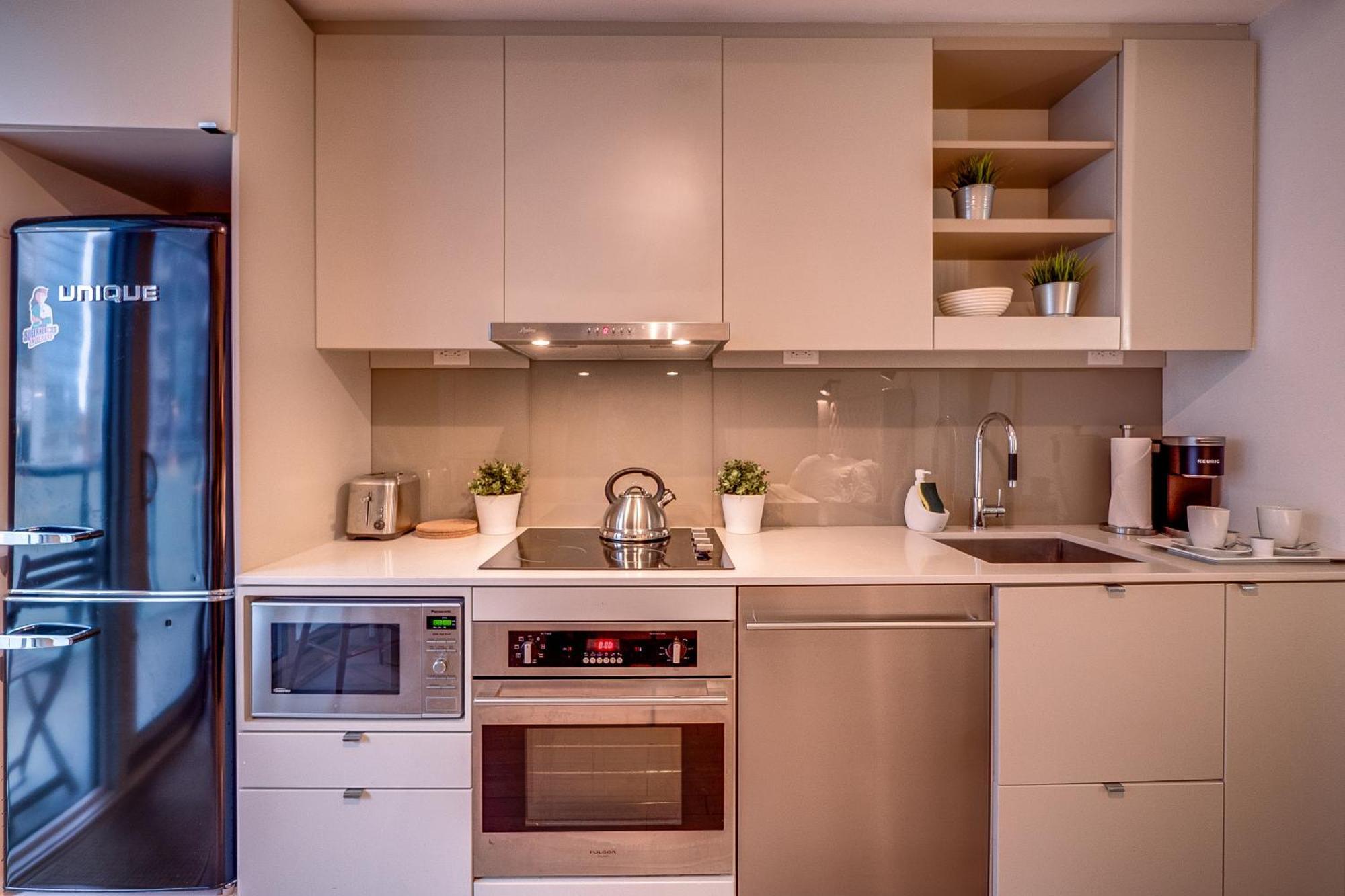 Modern Suite On Peter St - City View Toronto Exteriör bild