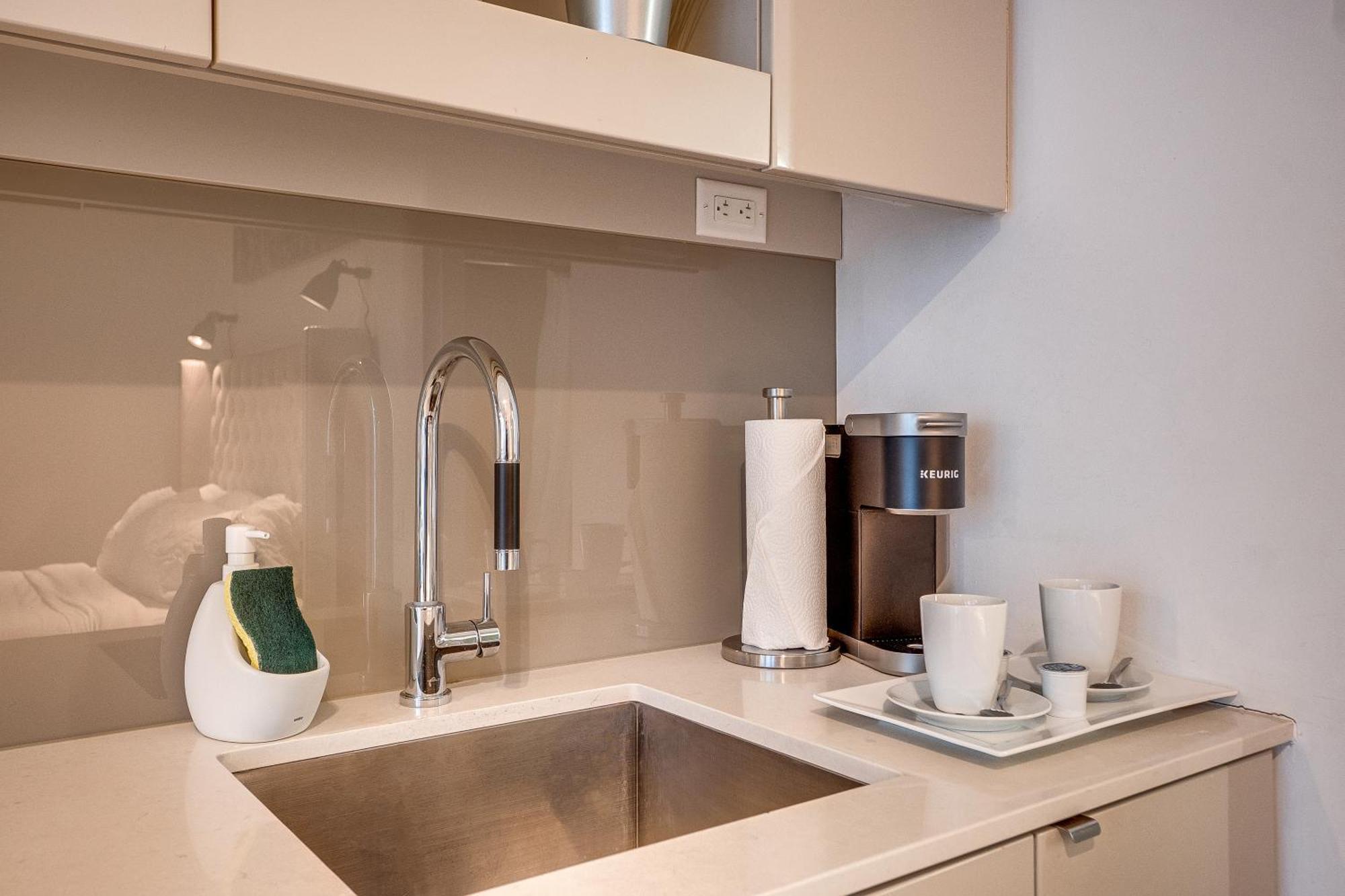 Modern Suite On Peter St - City View Toronto Exteriör bild